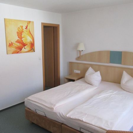Hotel & Gaestehaus Krone Geiselwind Quarto foto