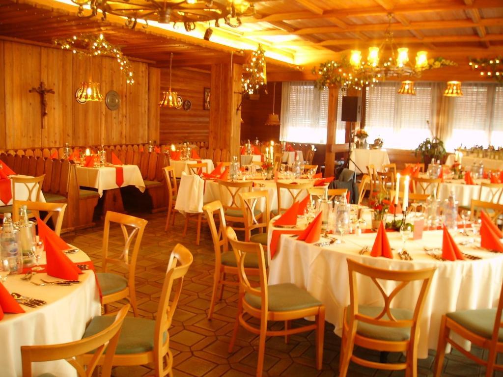 Hotel & Gaestehaus Krone Geiselwind Exterior foto